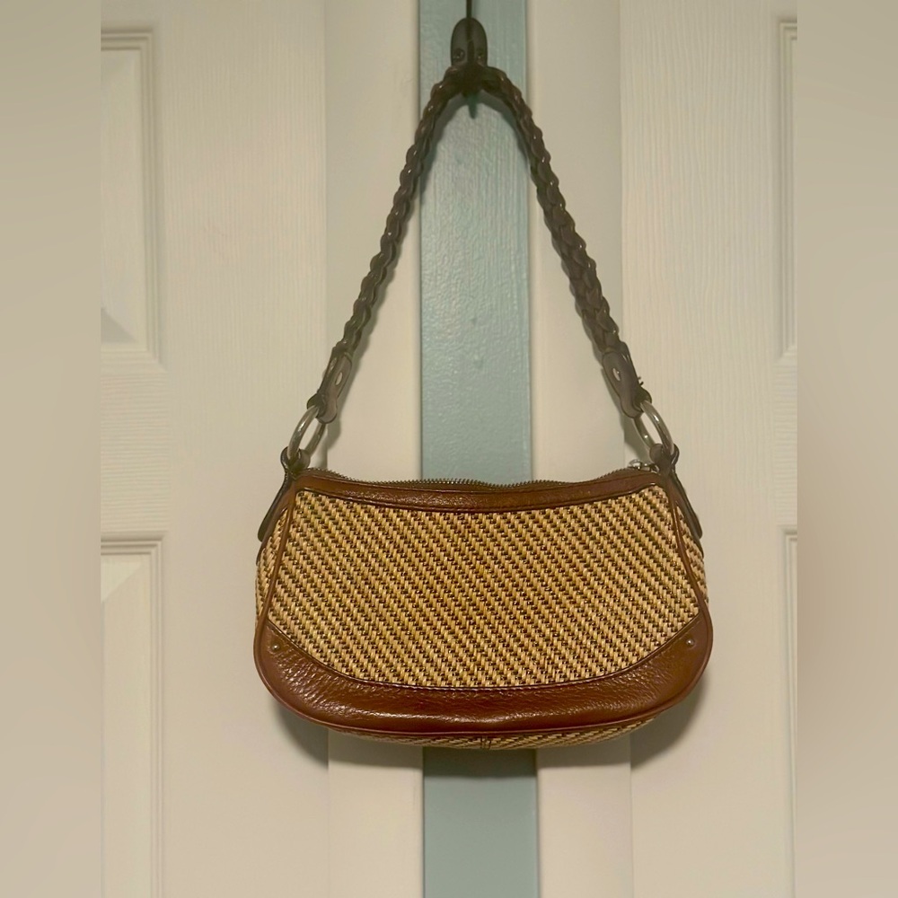 BANANA REPUBLIC
DAY BAG
GENTLY USED
HARD TO FIND BAG - Picture 1 of 4